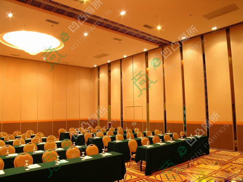 高端酒店活動隔斷_新款酒店隔斷 如何進(jìn)行裝修 凹凸隔斷 與你說