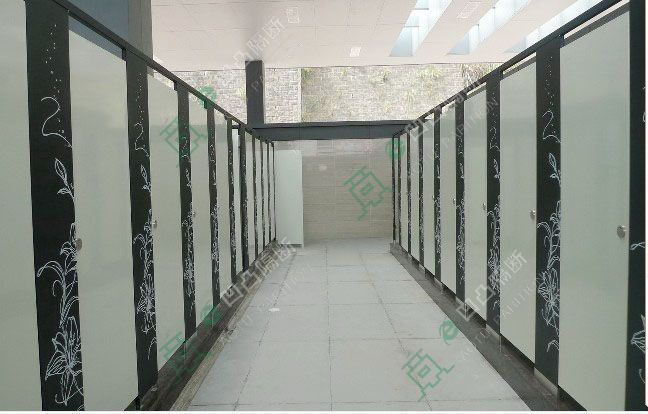 【科普】凹凸隔斷單層玻璃隔斷怎么樣？凹凸隔斷玻璃隔斷的優(yōu)勢是什么？